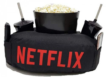 Almofada porta-pipoca para assistir à série