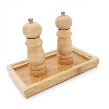 Kit com moedor de pimenta e saleiro